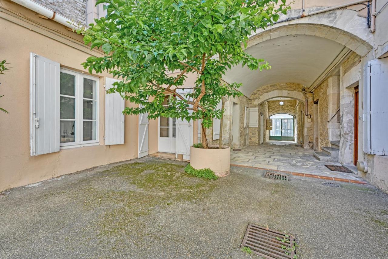 Appartement Au Calme En Plein Centre-Ville Nîmes Exteriör bild