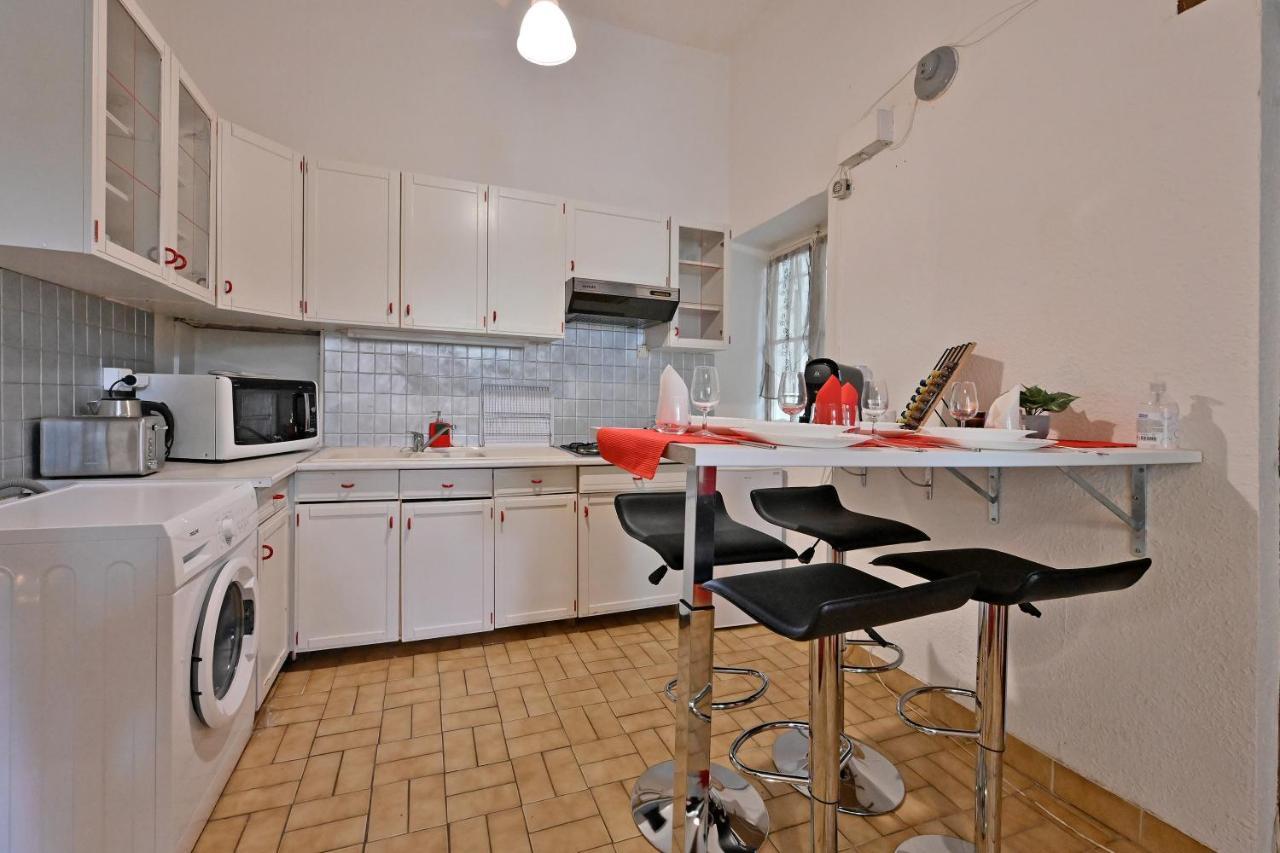 Appartement Au Calme En Plein Centre-Ville Nîmes Exteriör bild