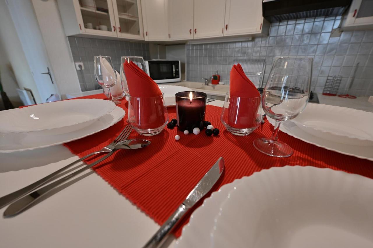 Appartement Au Calme En Plein Centre-Ville Nîmes Exteriör bild