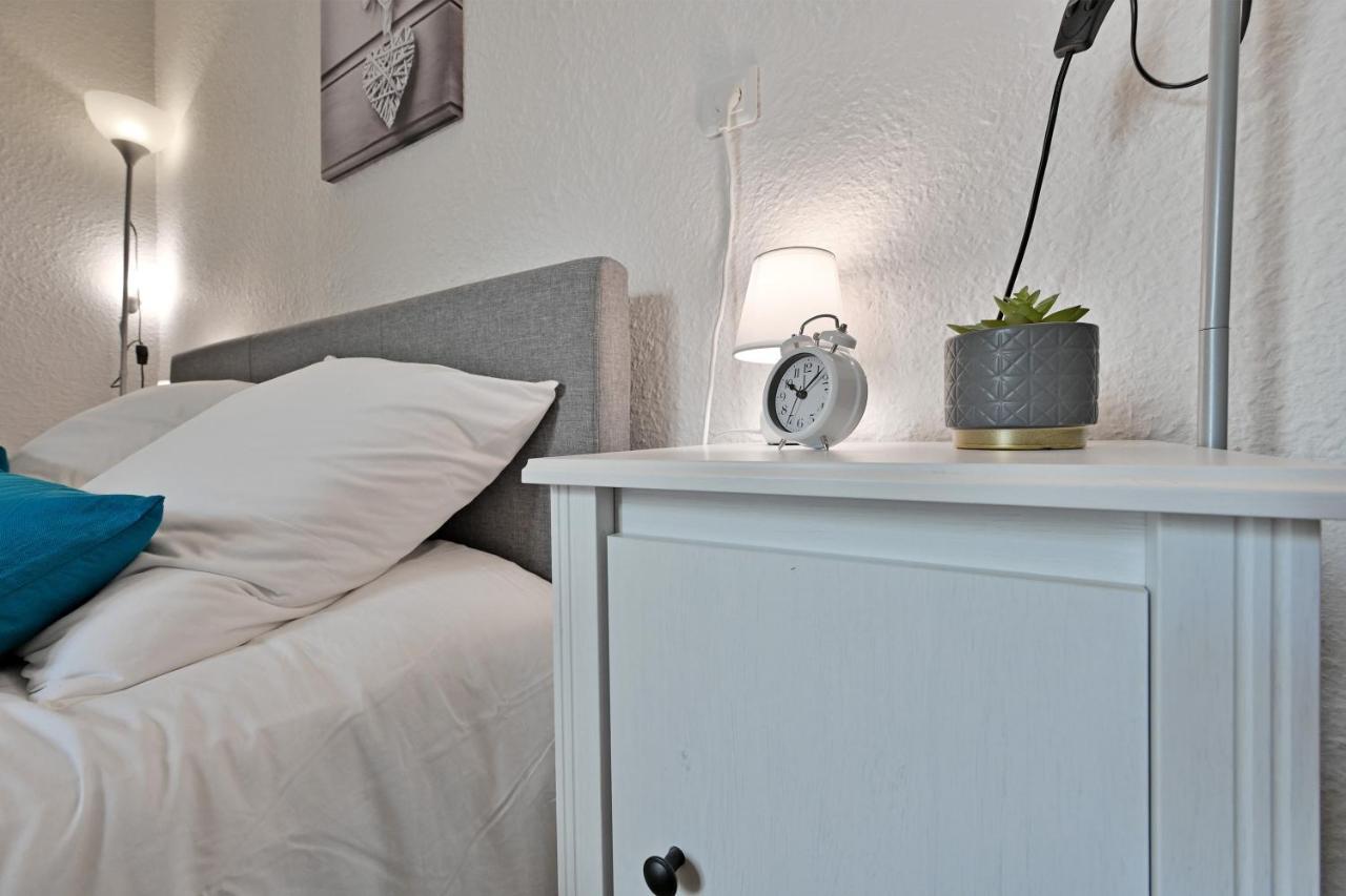 Appartement Au Calme En Plein Centre-Ville Nîmes Exteriör bild